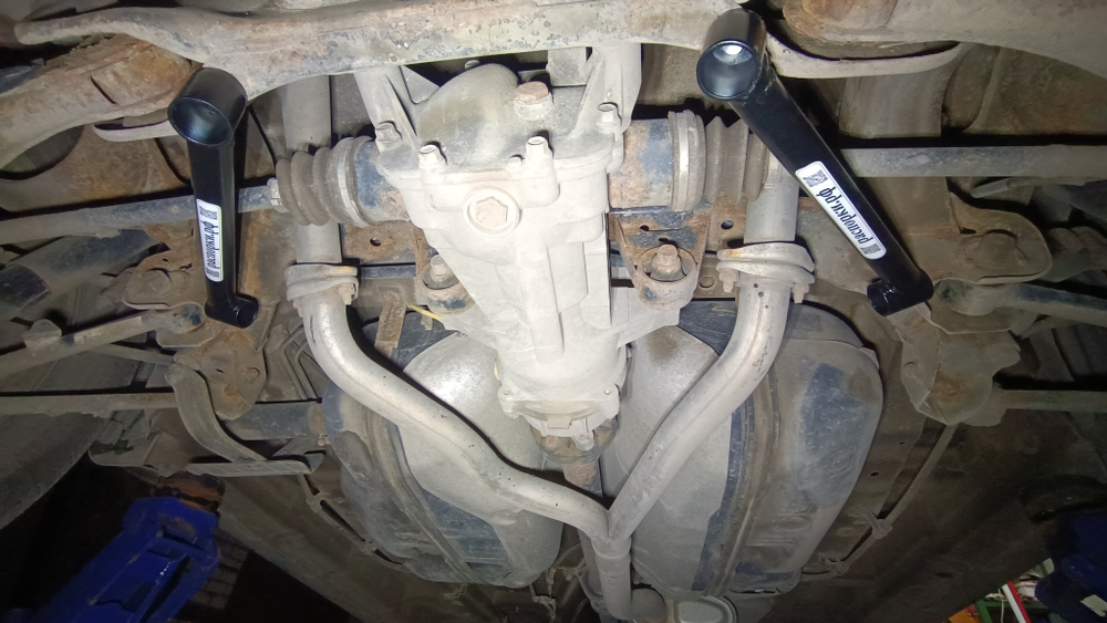 Усилители заднего подрамника боковые Hyundai Santa Fe 2 (2-го поколения) CM (ПОД ЗАКАЗ)