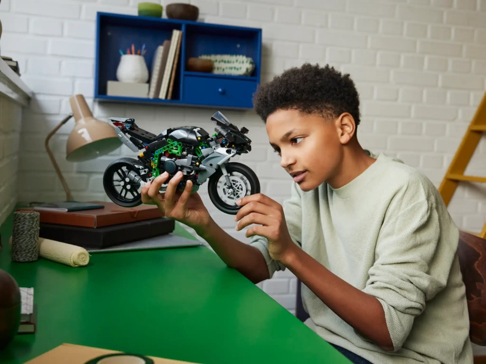Конструктор LEGO Technic 42170 Мотоцикл Kawasaki Ninja H2R