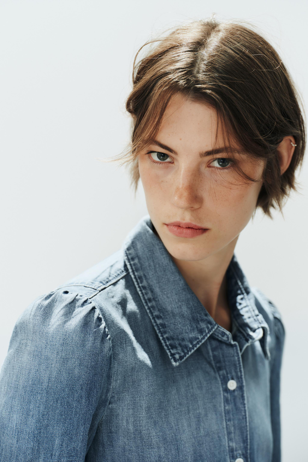 ДЖИНСОВАЯ РУБАШКА TRF СО СБОРКАМИ НА ПЛЕЧАХ — ZARA