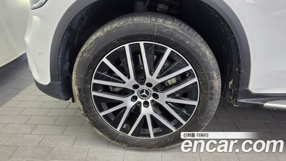 Mercedes-Benz GLC-Class GLC300e 4MATIC — 2021