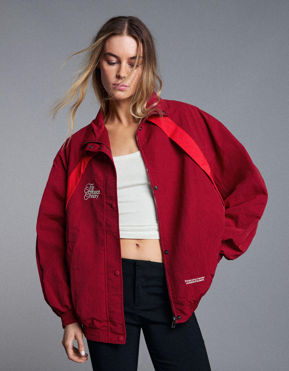 Женская легкая куртка с вышивкой - BERSHKA