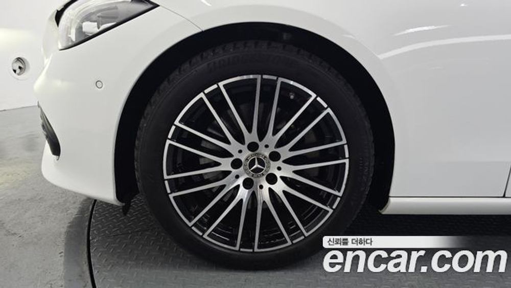 Mercedes-Benz C-Class C300 4MATIC Avantgarde — 2024