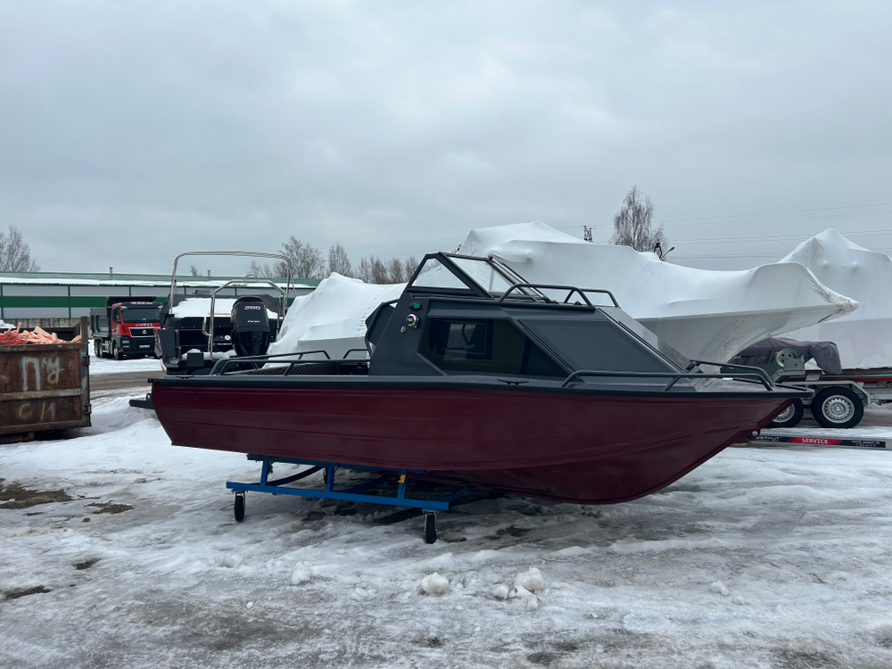 Алюминиевая моторная лодка BERKUT M-HT. В наличии. Бордовый/графит