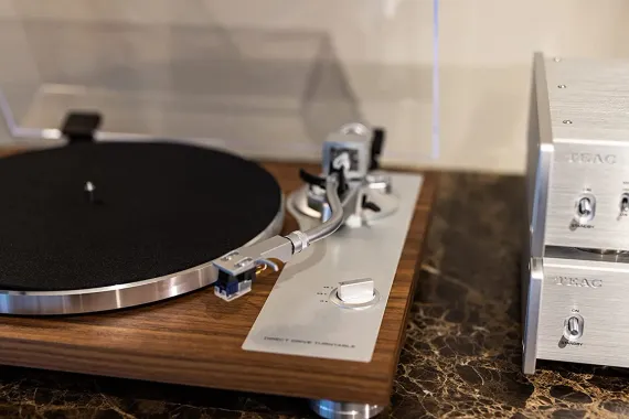 TEAC TN-4D-SE Walnut