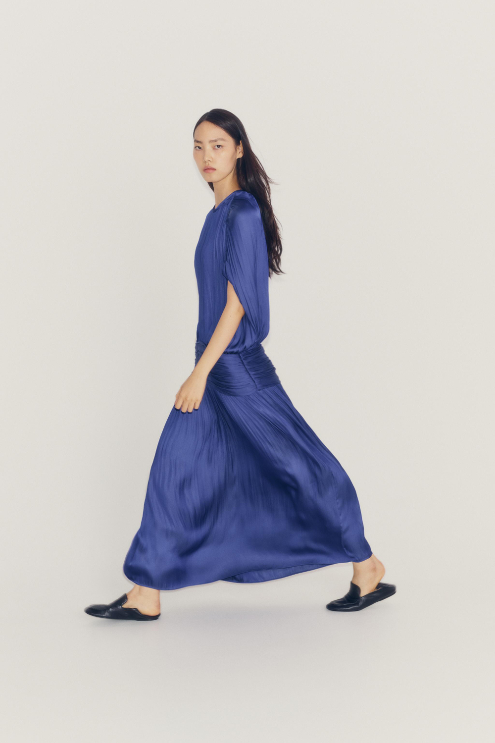ПЛАТЬЕ СО СБОРКАМИ И ПОЯСОМ — ZW COLLECTION — ZARA