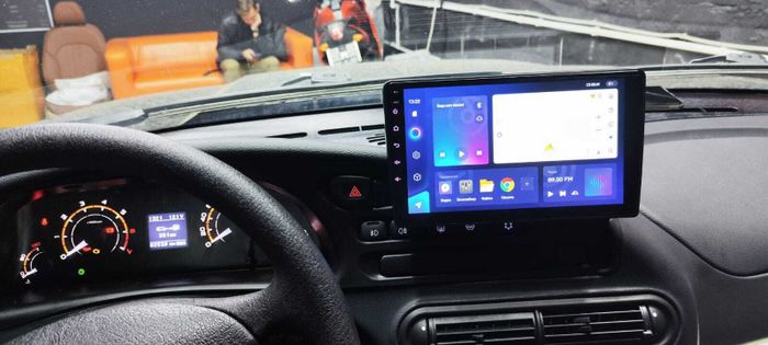 Магнитола для Chevrolet Niva, Lada Niva Travel (без ШГУ) - Teyes CC2 PLUS монитор 9" QLED, Android 10, Быстрая, SIM-слот