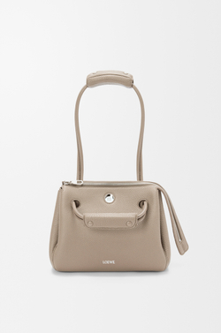 Loewe Маленькая сумка Madrid из мягкой зернистой телячьей кожи, цвет глины