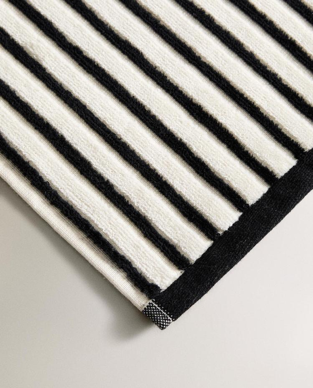 ZARA HOME БАННОЕ ПОЛОТЕНЦЕ ИЗ ВЕЛЮРА В ПОЛОСКУ, ПЕСОЧНЫЙ/ЧЕРНЫЙ