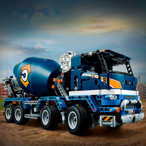 Lego konstruktor  Concrete Mixer Truck