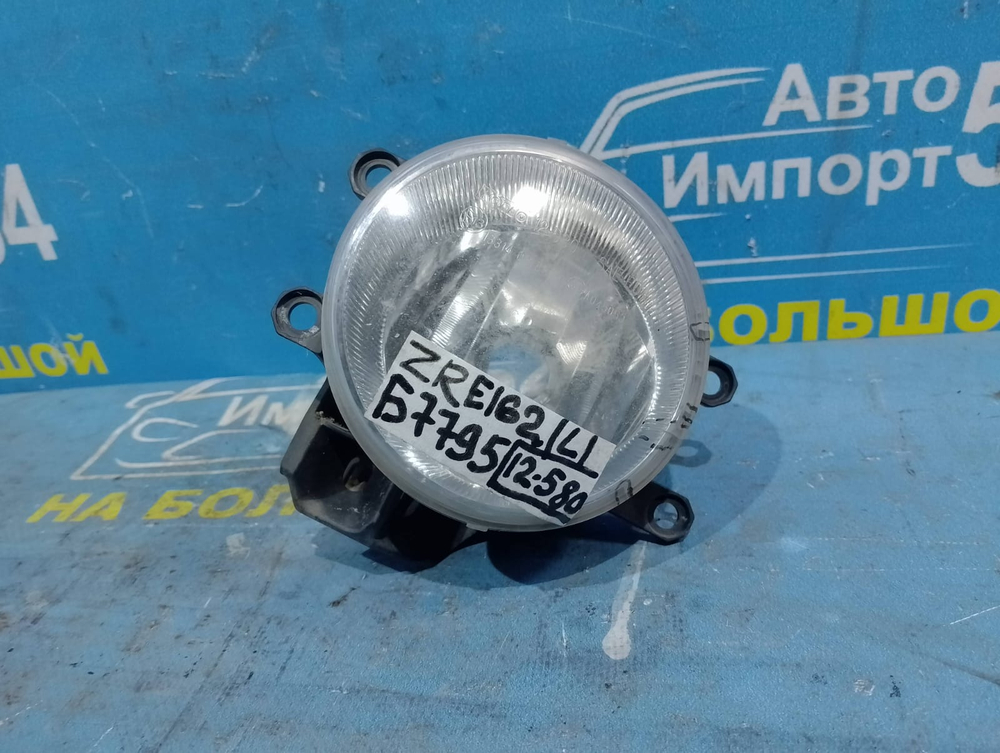 Туманка левая TOYOTA FIELDER 2012-2015