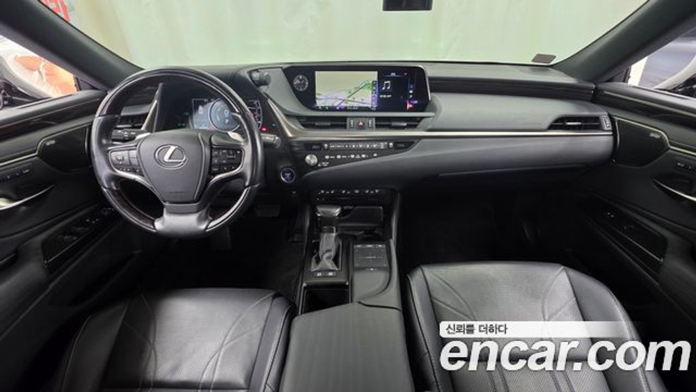 Lexus ES300h — 2021