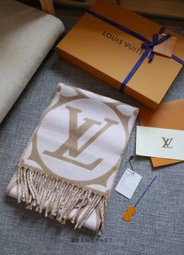 Шарф бежево-розовый от Louis Vuitton LV Medallion BP5-143840