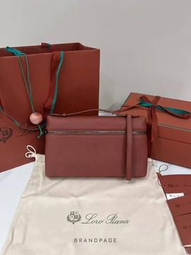 Борсетка бордовая кожаная от Loro Piana Extra Pouch L29 BP5-475395