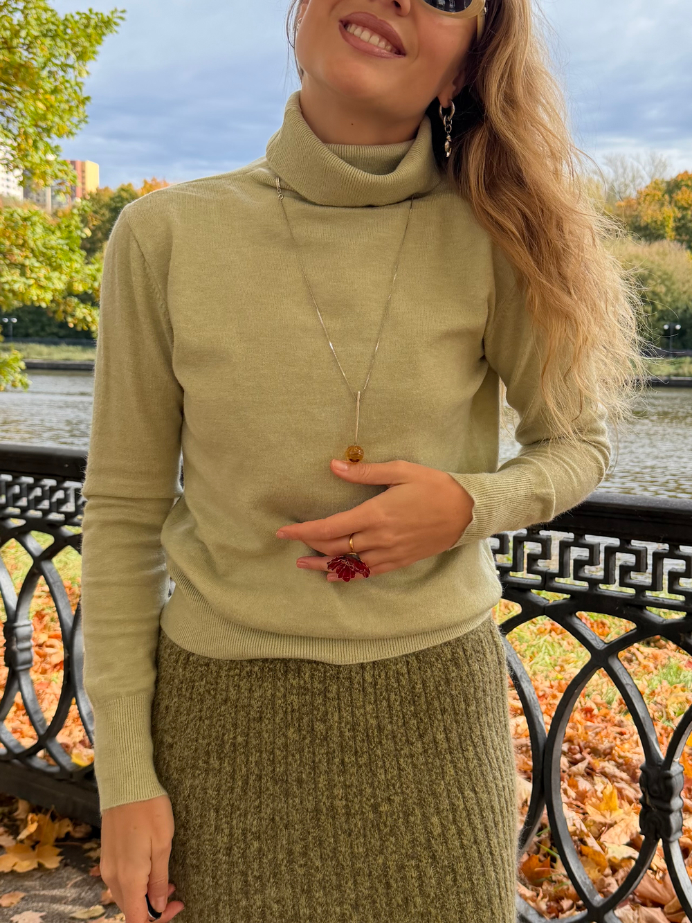 Водолазка Avocado олива