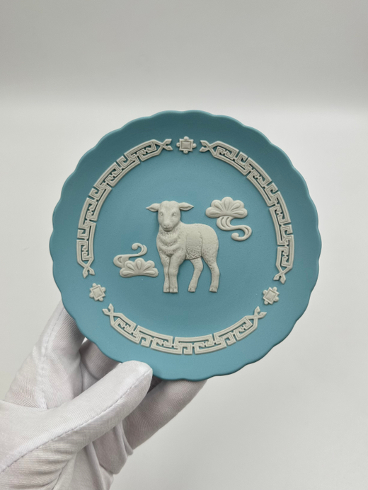 Тарелка декоративная Wedgwood «Год Овцы» бирюзовая