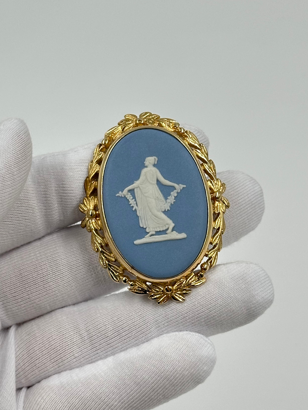 Брошь Wedgwood