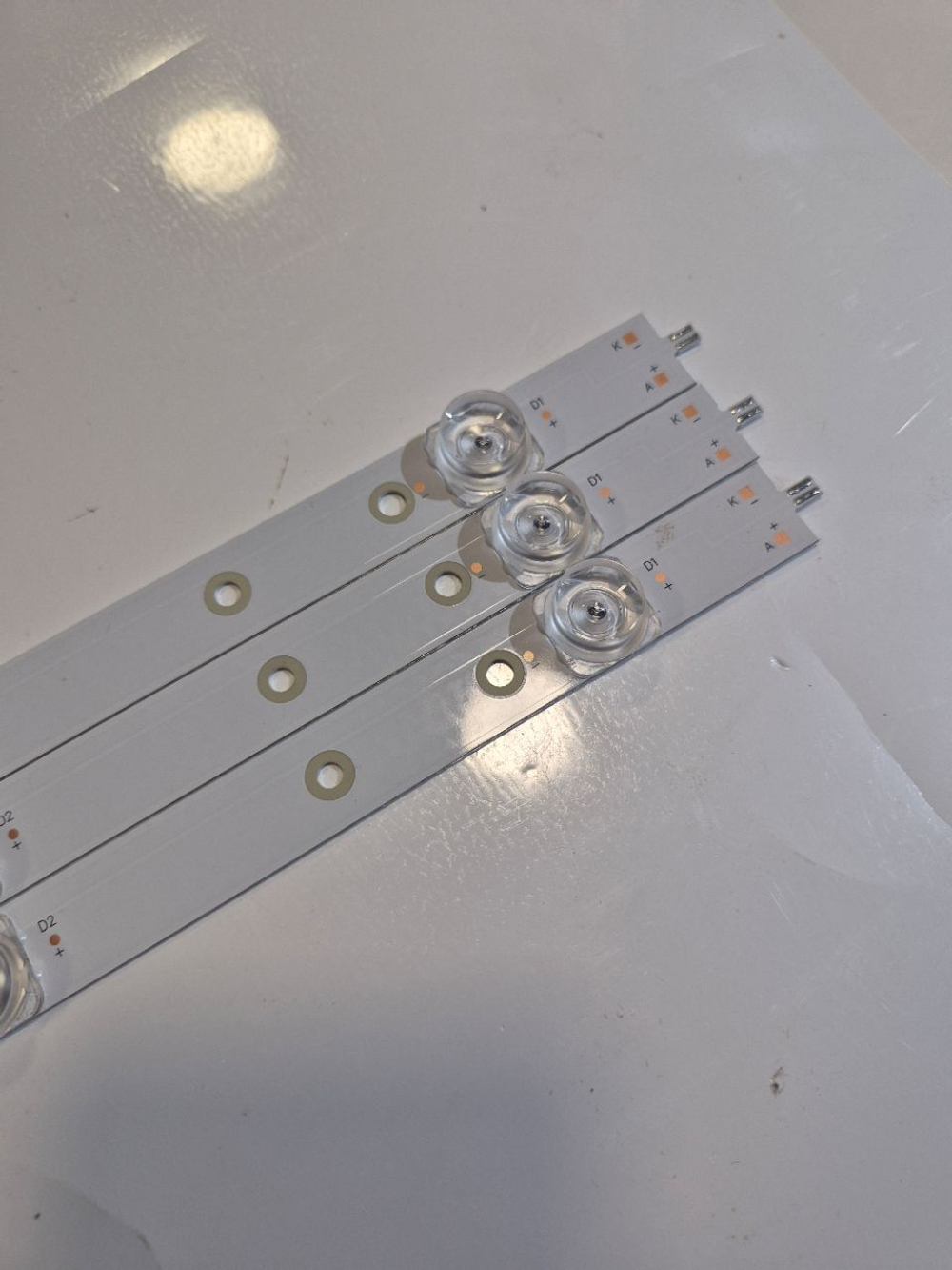 LED39D07A /B-ZV23AG-02 30339007036 НОВАЯ LED-подсветка телевизора Doffler 40EF46 (комплект 3 шт. )