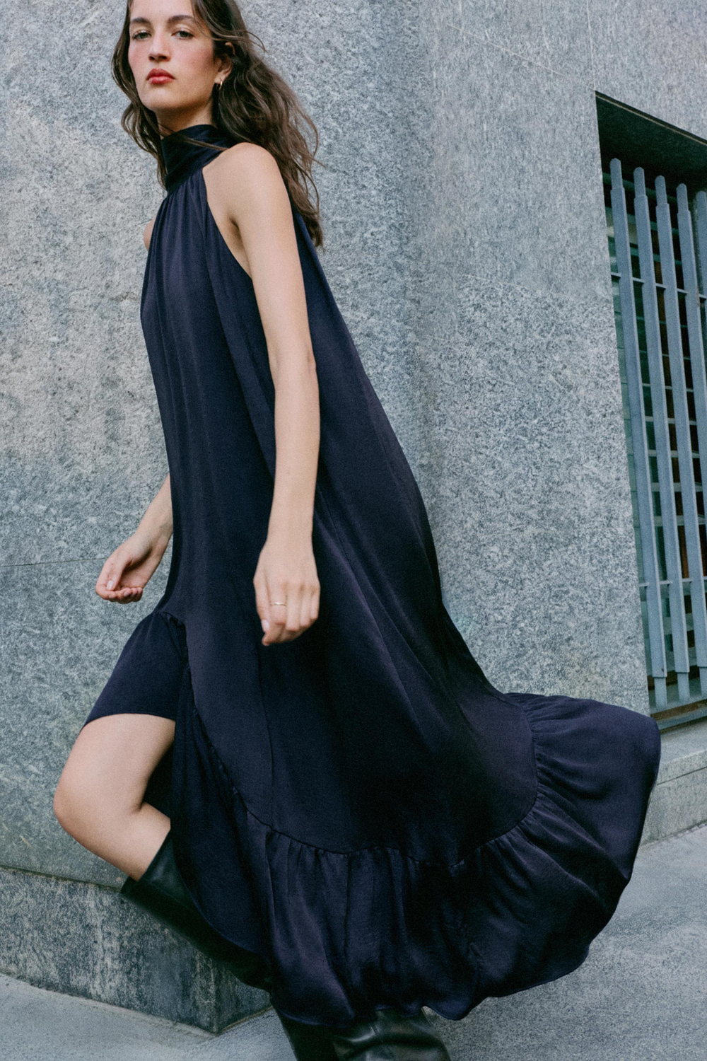ПЛАТЬЕ МИДИ ХАЛТЕР С ВОЛАНОМ СНИЗУ — ZARA