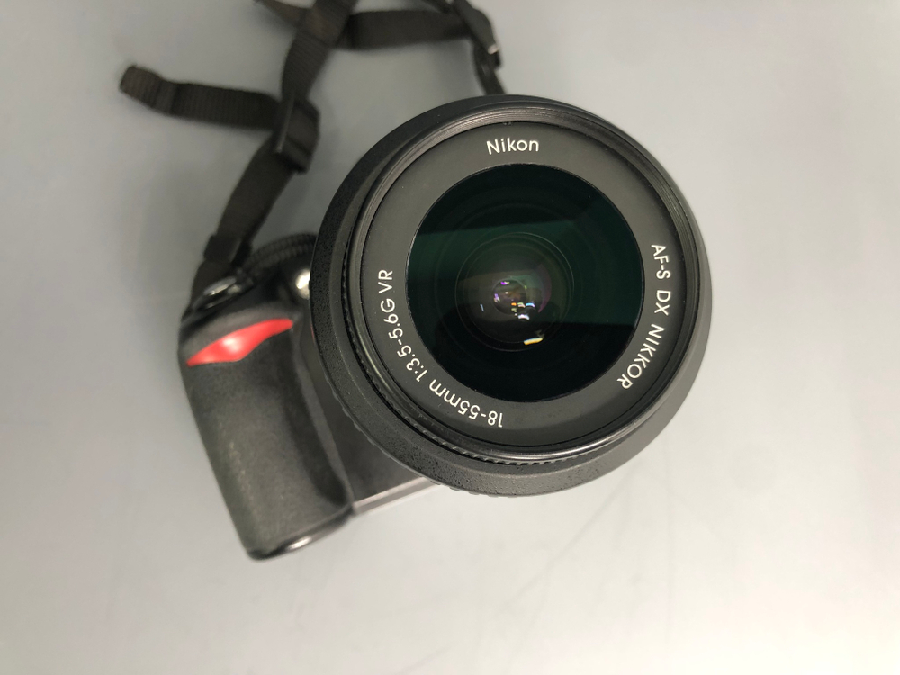 Nikon D3100 kit 18-55mm 17.600 кадров