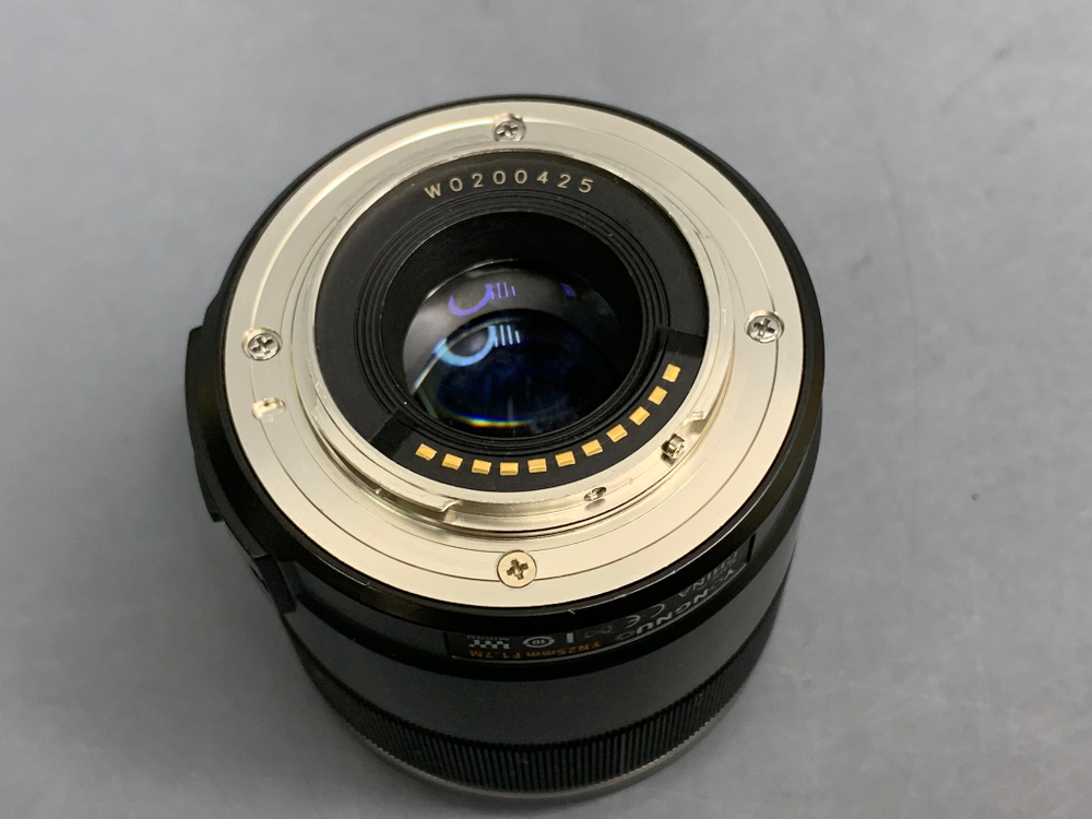 YongNuo 25mm 1.7 MFT Внутри линз разводы