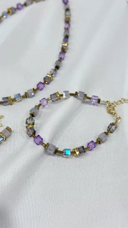 Браслет кубики из сиреневых кристаллов Swarovski и гематита,оттенок золото