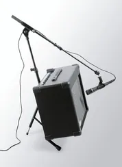 K&M 28130-011-55 напольная стойка для комбоусилителя