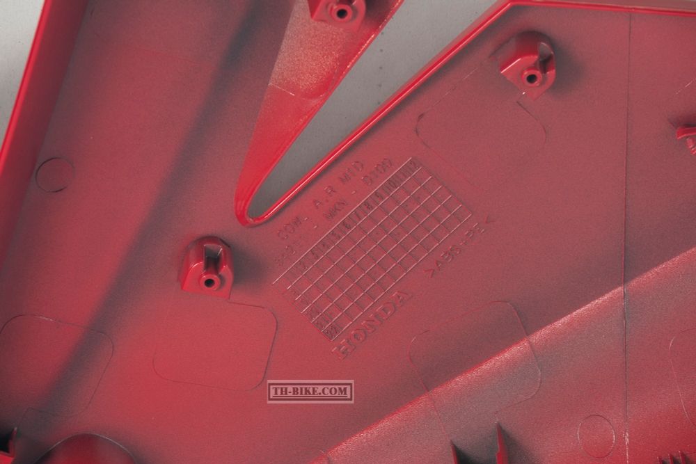 64210-MKN-D30ZA. COWL SET A, R. MIDDLE (WL) *TYPE1* (TYPE1 ). HONDA