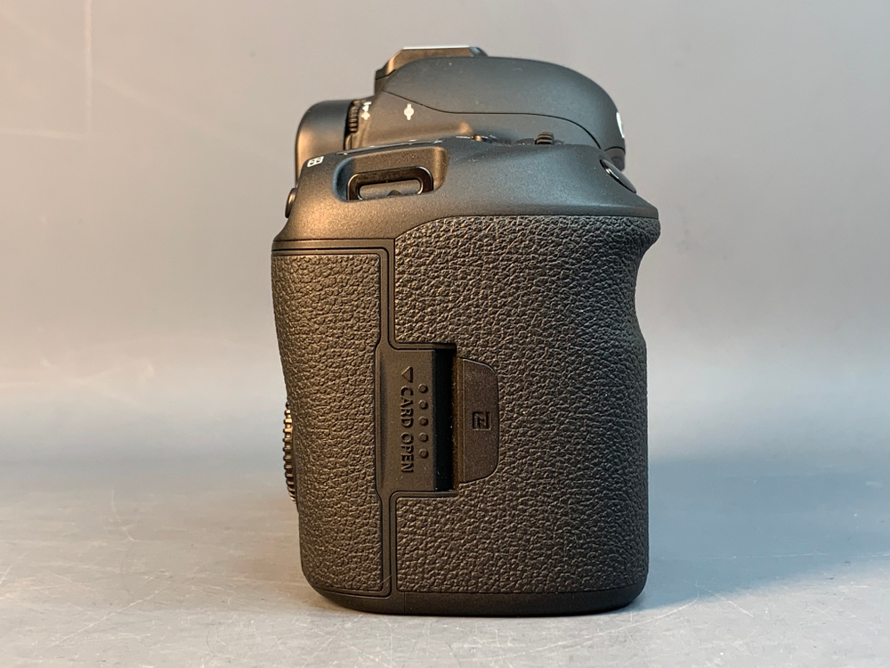 Canon EOS 5D Mark IV 844 кадров