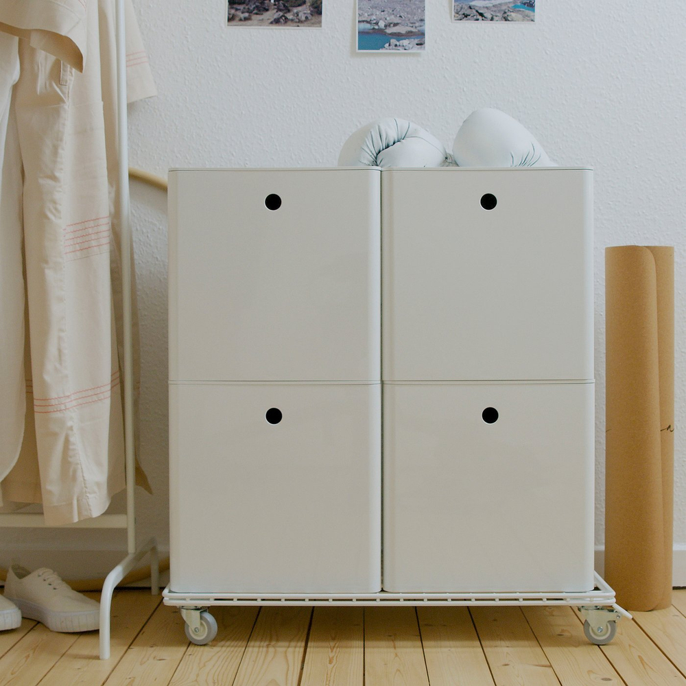 IKEA KUGGIS  (ИКЕА КУГГИС)  -  Контейнер с крышкой - белый 32х32х32 см