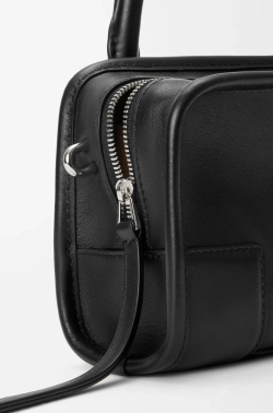Loewe Мини-сумка Amazona 180 из мягкой телячьей кожи, черный