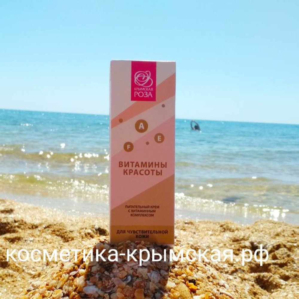 Крем «Витамины красоты» от бренда «Крымская роза» на берегу моря в Крыму