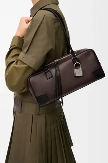 Loewe Укороченная сумка Amazona 31 из классической телячьей кожи, темно-каштановый