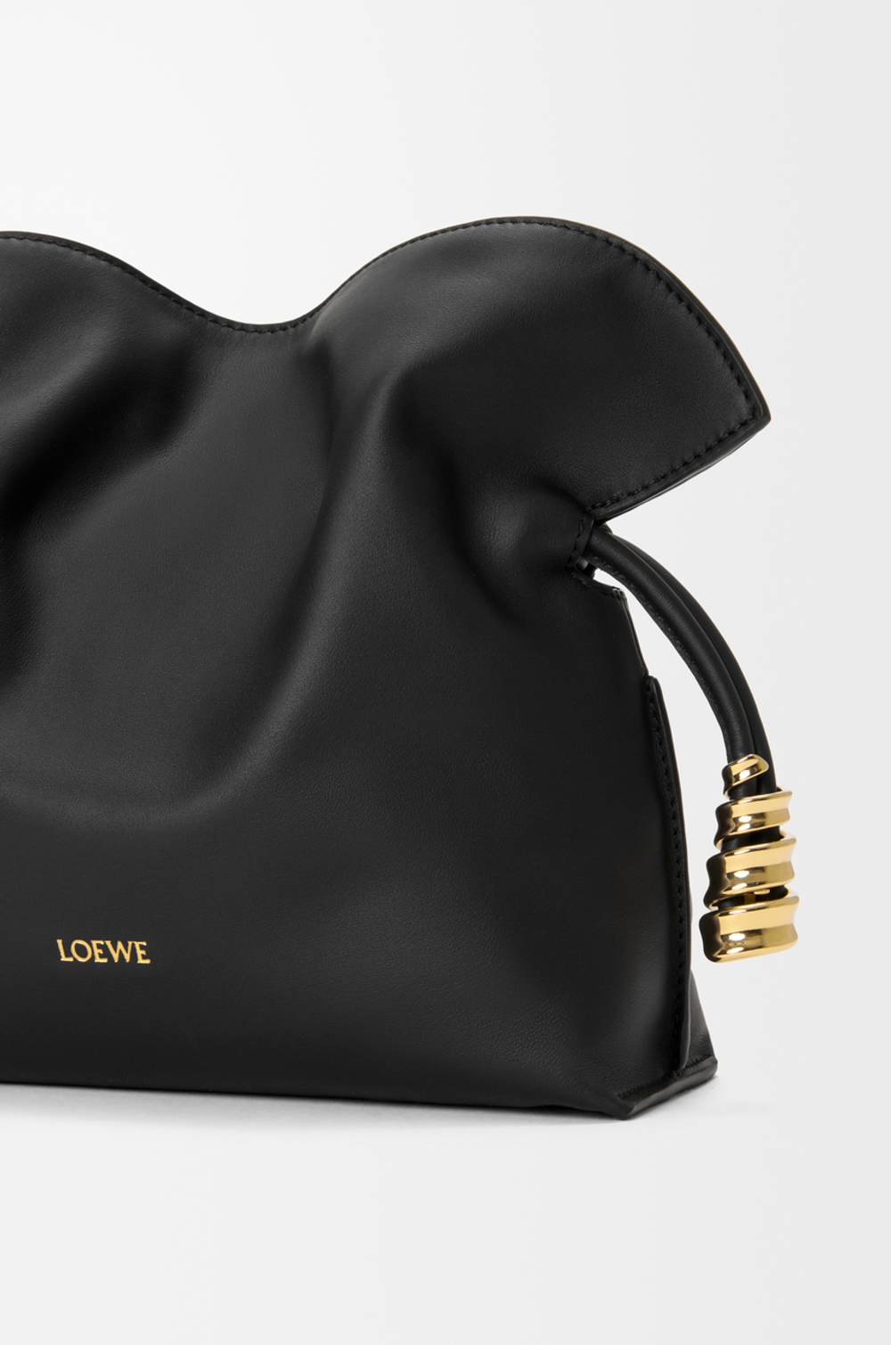 Loewe Мини-клатч Coil Flamenco из телячьей кожи наппа, черный