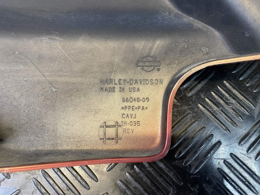 Пластик боковой правый Harley-Davidson Electra Glide FLHTCU 1580 66048-09