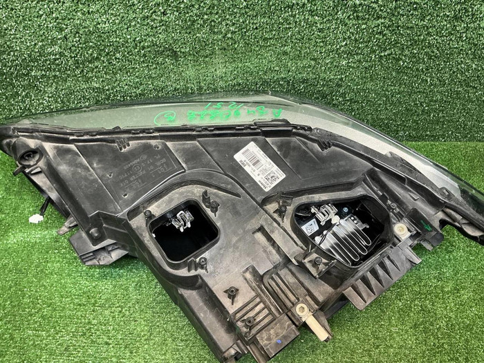 Фара правая BMW X1 F48 (2015-2019) LED