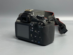 Canon EOS 1100D Kit 18-55mm 3.5-5.6 IS II 71 000 кадров.