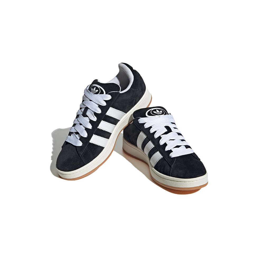 alt="Кроссовки adidas Campus 00s арт. HQ8708 с черным замшевым верхом, белыми полосками и широким язычком вид спереди"