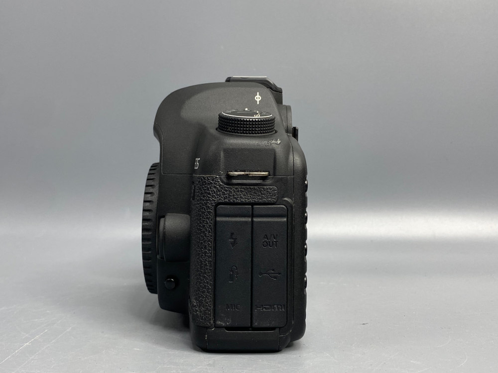 Canon EOS 5D Mark II 16.600 кадров