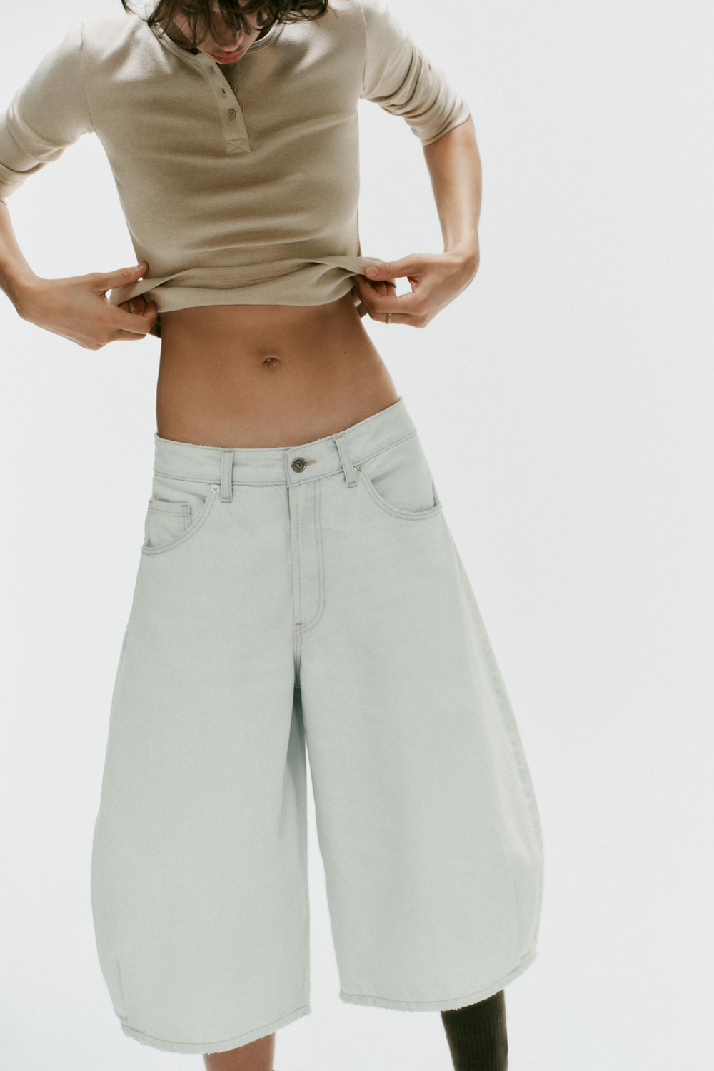 ДЖИНСОВЫЕ БЕРМУДЫ BALLOON TRF СО СРЕДНЕЙ ПОСАДКОЙ — ZARA