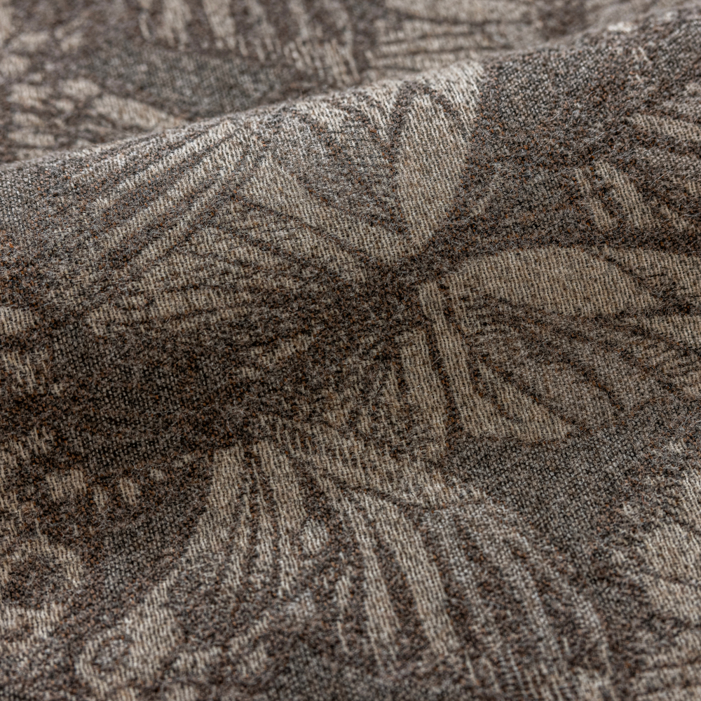Шерстяная портьерная ткань «Botanical Shadow» — натуральная шерсть с крупным растительным узором для штор от пола до потолка