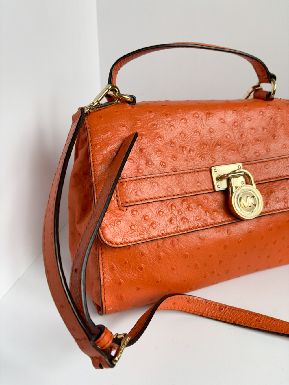 Кожаная сумка Michael Kors