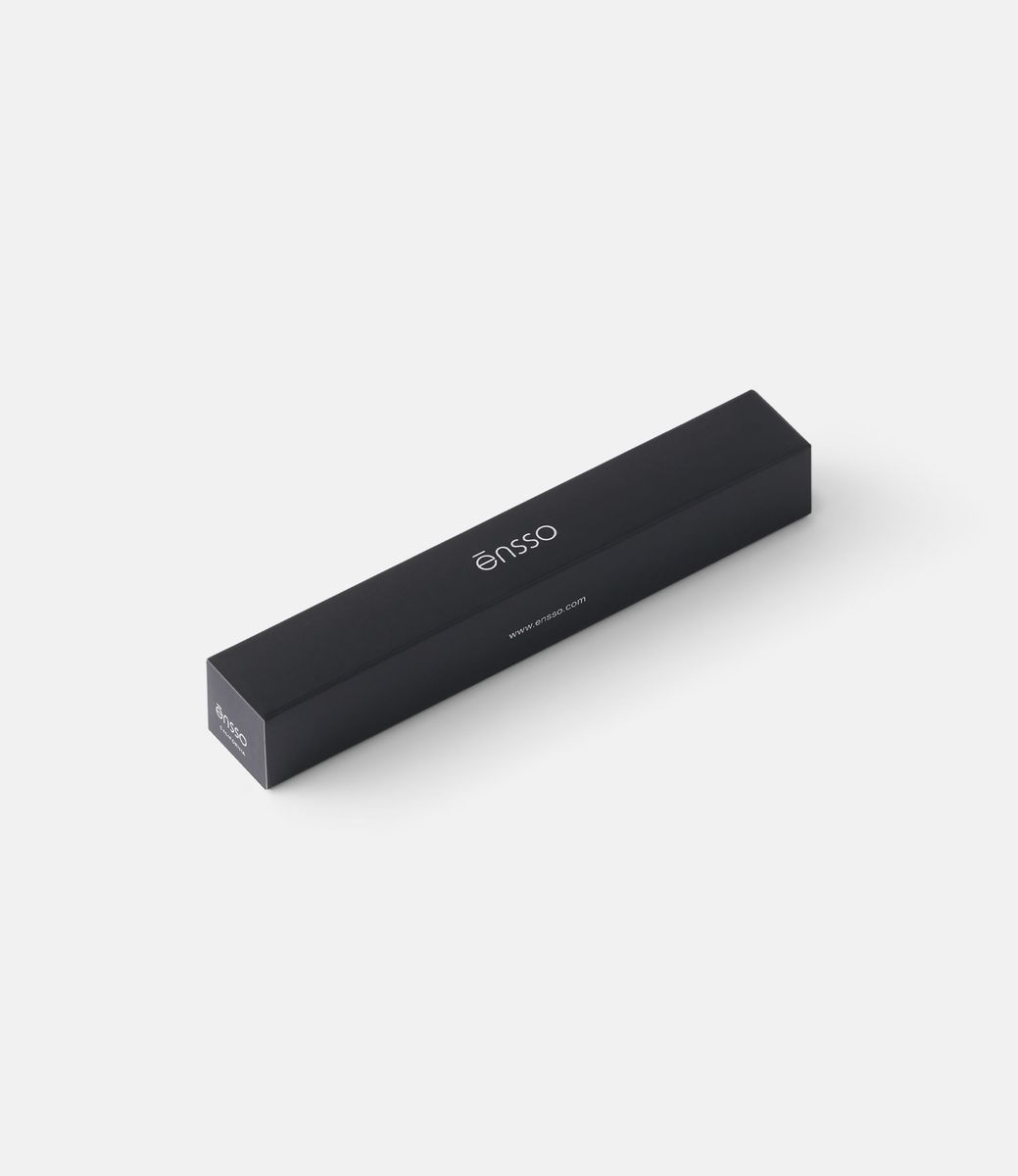 Ensso Piuma Black — перьевая ручка из алюминия