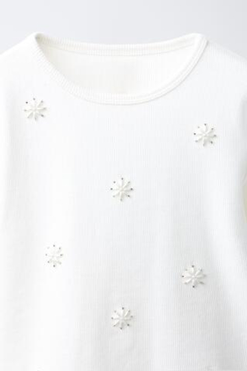 ZARA ФУТБОЛКА В РУБЧИК С ВЫШИВКОЙ И ЖЕМЧУЖИНАМИ, БЕЛЫЙ