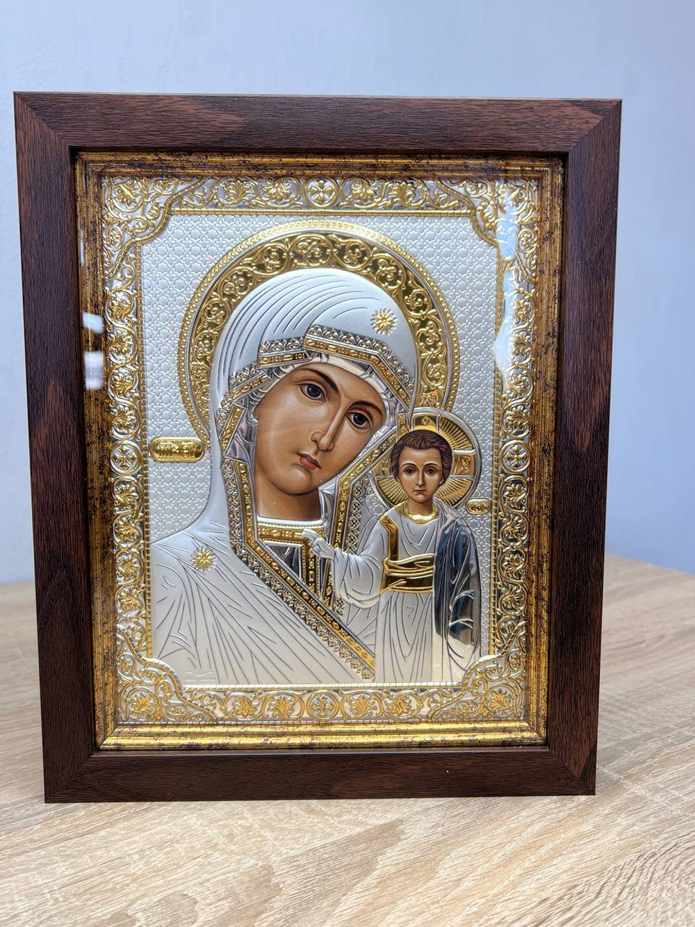 Казанская БМ, икона прямоугольная в рамке под стеклом, красный киот 232х280
