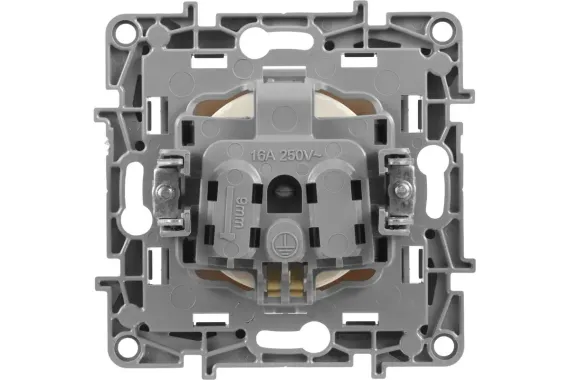 Розетка Legrand Etika с заземлением слоновая кость 25693