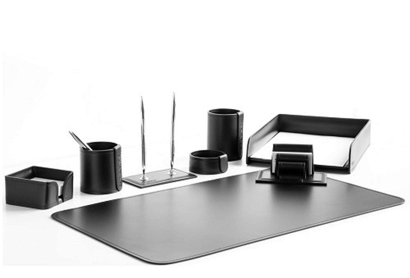 Для чего Вам нужно качественное настольное покрытие на столе?