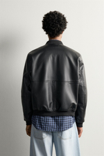 БОМБЕР ИЗ ИСКУССТВЕННОЙ КОЖИ — ZARA · 6318/606