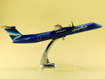 Модель самолета DHC 8-Q400 (М1:100, Якутия, синий)