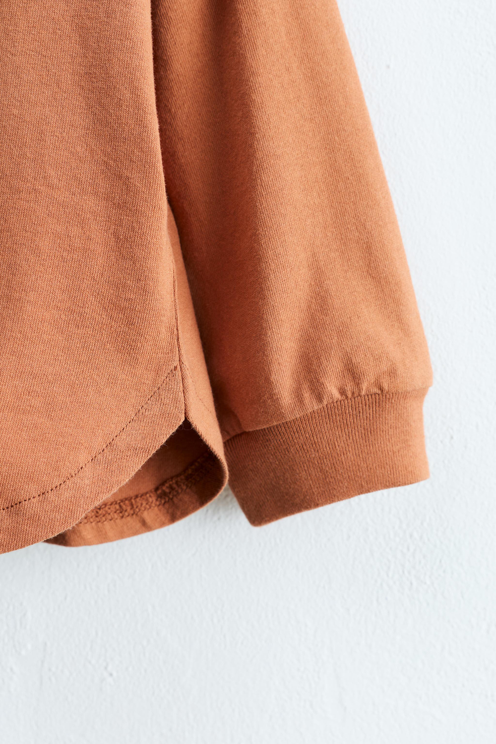 ZARA TIMELESS — ОДНОТОННАЯ ФУТБОЛКА С МАНЖЕТАМИ, МЕДНЫЙ