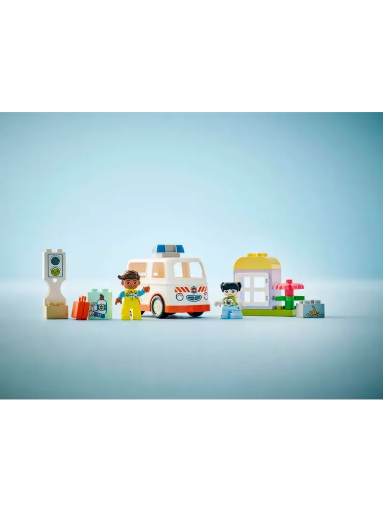 Конструктор DUPLO 10447 Машина скорой помощи с водителем